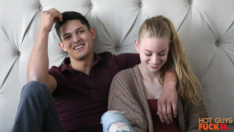 Hot Guys Fuck: Uzun zamandır arkadaşlar Davis Black ve Sarah Sunday sonunda