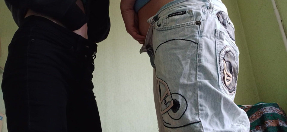 Lesbian-illusion: 청바지에 자위하고 사정하는 두 여친