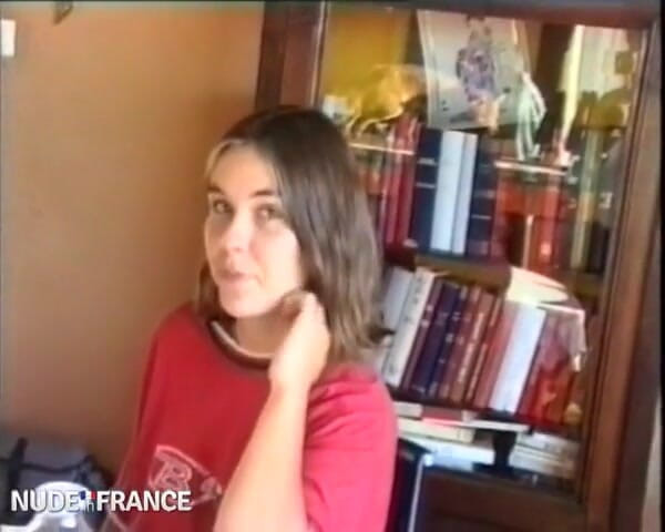La France a Poil: Castingul unei brunete tinere păroase futută și umplută de spermă pe...