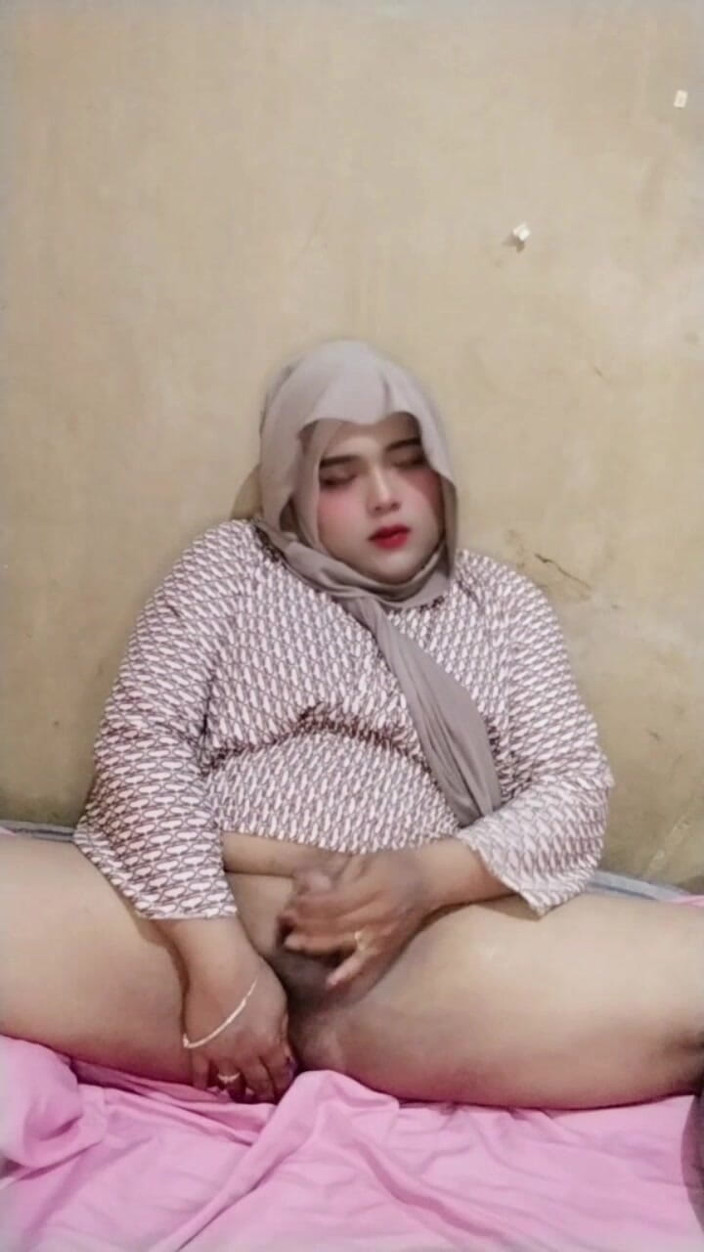 Ivvy Crossdresser: Ivvy Crossdresser Hijab Feels Horny After a Month. Then She...
