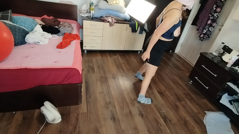 Mirsur: Esposa Amateur Bailando En Casa Desnuda, Grandes Pezones, Gran Culo.