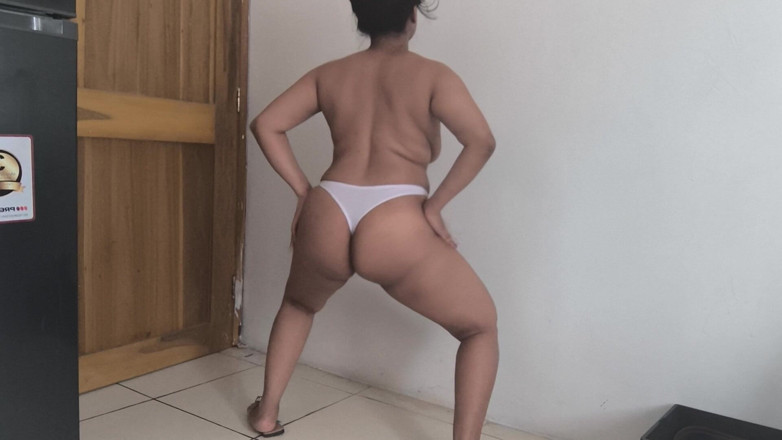 PATY PATY: La mia sorellastra perversa balla come la quemona