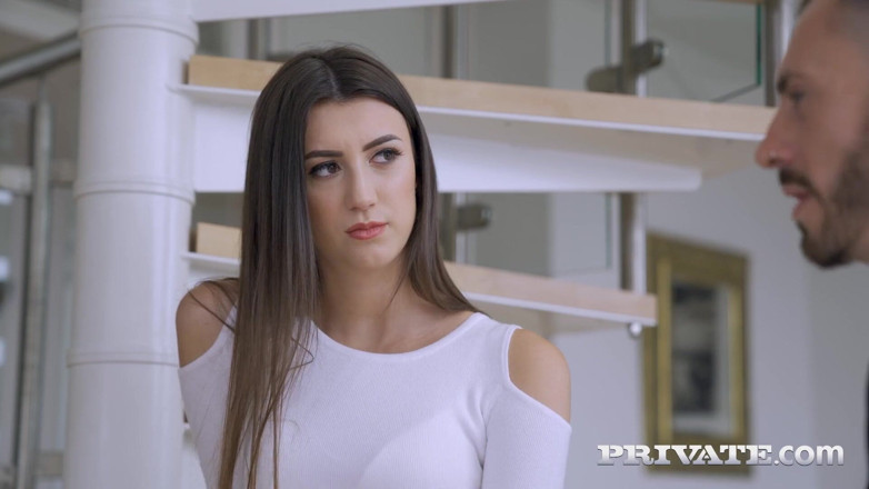 Private.com: Lina Luxa ищет пожилого джентльмена, чтобы удовлетворить ее потребности