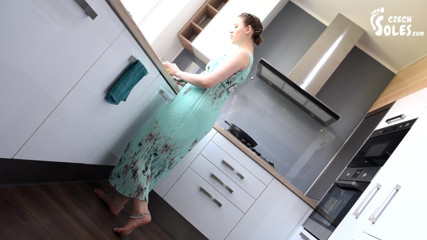 Czech Soles - foot fetish content: Šperky pro její sexy bosé nohy