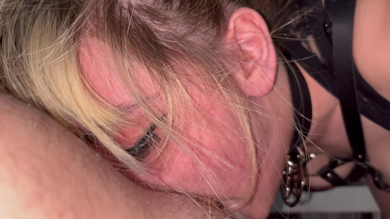 Raxxxbit: Kouření Emo dívka šuká do pusy