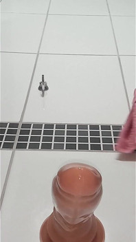 En El Baño Metiendo Los Consoladores En Mi Culo