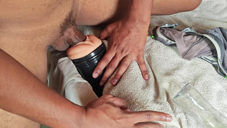 Black Devil: Il ragazzo ha scopato il sex toy nel modo estremo...