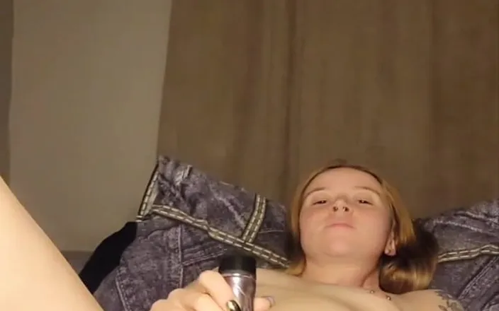 XieXie: Panties to the Side, Feet up and Squirt Out