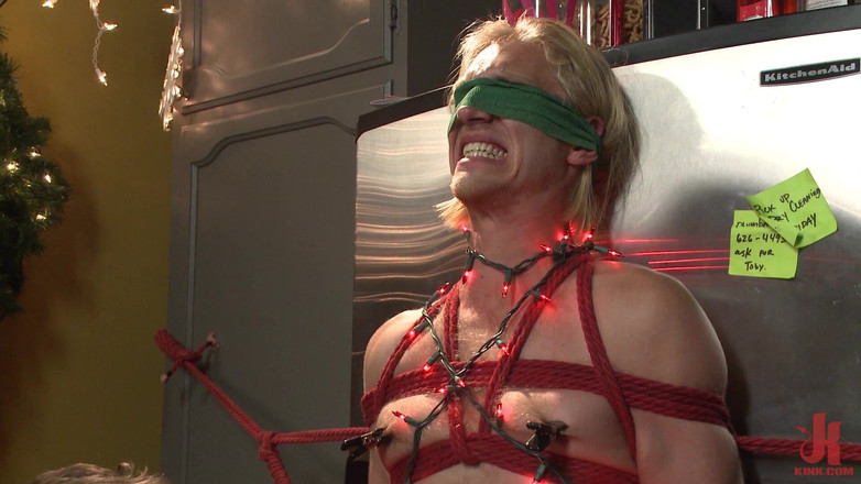Kink Men Classics: Zach Clemens：直男在假期得到一个前线惊喜！