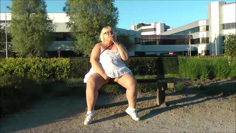 Lexie Cummings: Mostrándose en el aeropuerto
