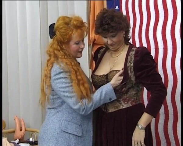 YOUR FIRST PORN: Alte Lesbische MILFs Total Versaut - velhas lésbicas milfs totalmente sujas