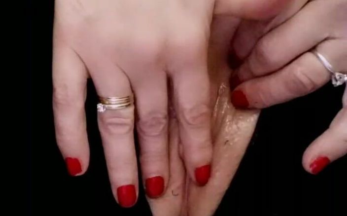 Slut Danielle: Danielle spielt mit ihrer frisch gefickten muschi