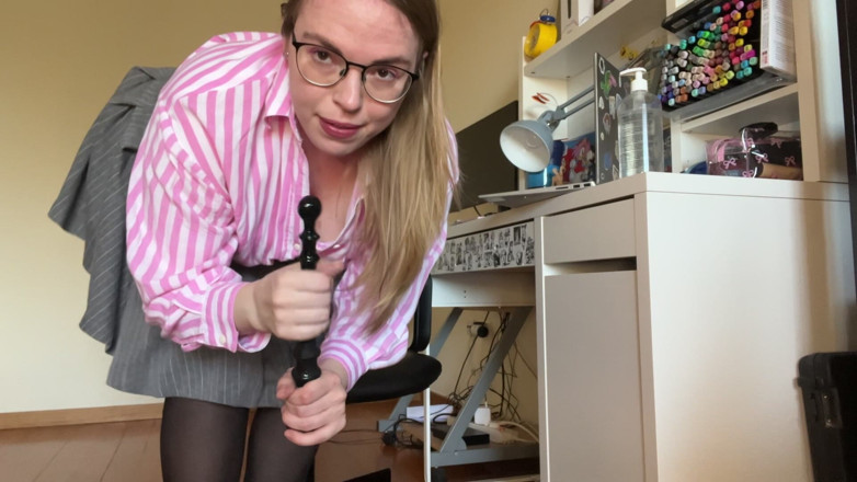 bitetwin9: Anal Hole Close up Examination by Her Boss
