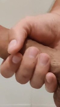 Fun avec de l'huile sous la douche