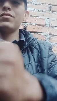 Lindo Chico Acariciando Su Polla