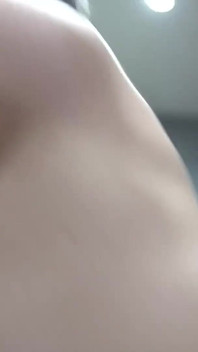 Menghisap batang dengan buah dada besar Skylar Vox datang kelihatan seksi Tts1e0