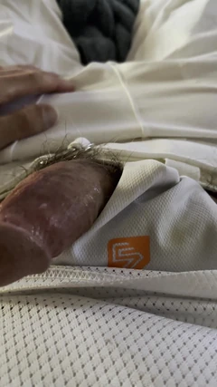 穿着足球制服的饥渴士兵连续第二次射精！