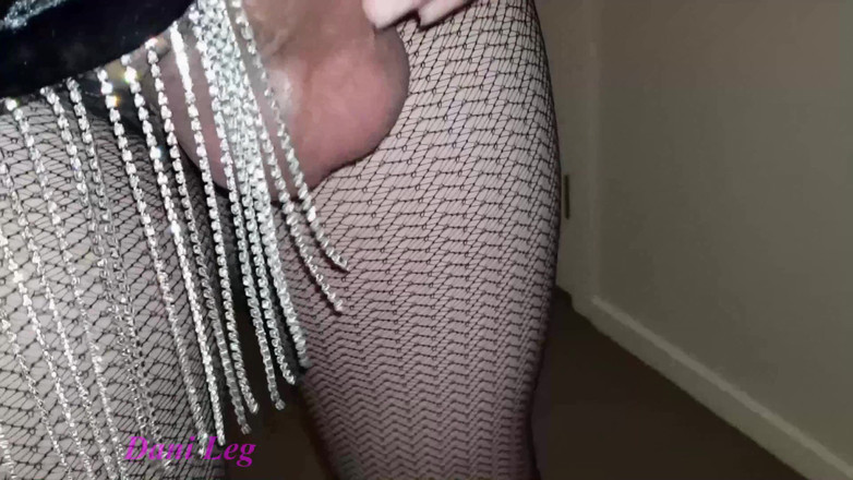 Dani Leg: Dani seksi siyah fileli büyük boşalıyor