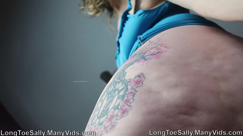 Long Toe Sally Big Buns: curvilíneo