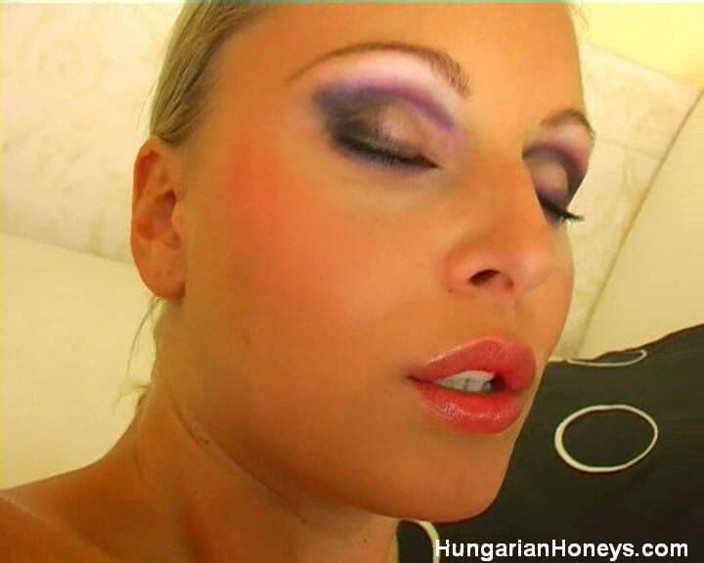 Hungarian Honeys: Liliane Tiger 장난감 사랑