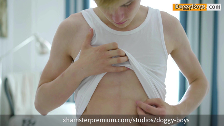 Doggy boys: dhoomrapaan karne vaala hot kamsin larka apne seks toyaj ke...