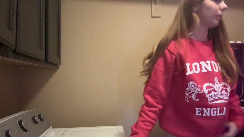 Nadia Foxx: Humping the Fuck Out of My Air Bnbs Dryer Until...