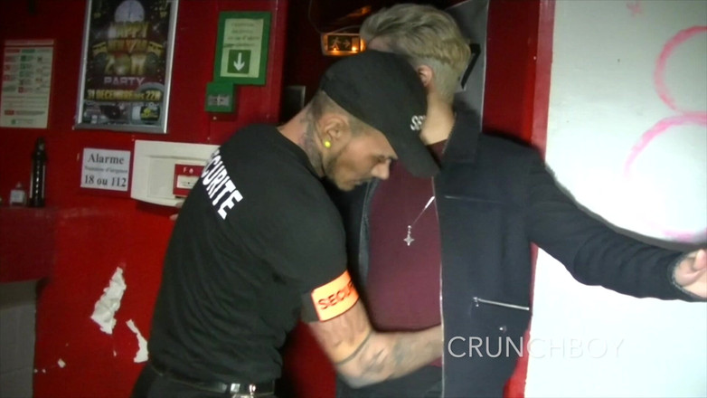 Crunch Boy: 2120 відтрахав охоронець Латино