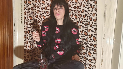 Beth Kinky: Stăpână smokint în culise