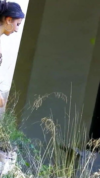 Aileene, MILF latina, se fait baiser en secret par son beau-fils en vacances dans la nature