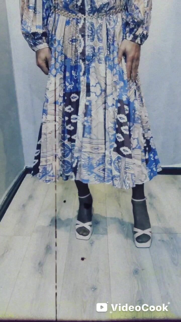 Lana Cross: Andando pela casa