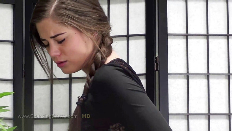 Spanking Server: मकर गांड को उसके मालिक द्वारा कोड़े मारना