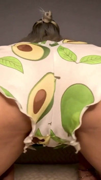 Sauvage pète dans un pyjama douillet