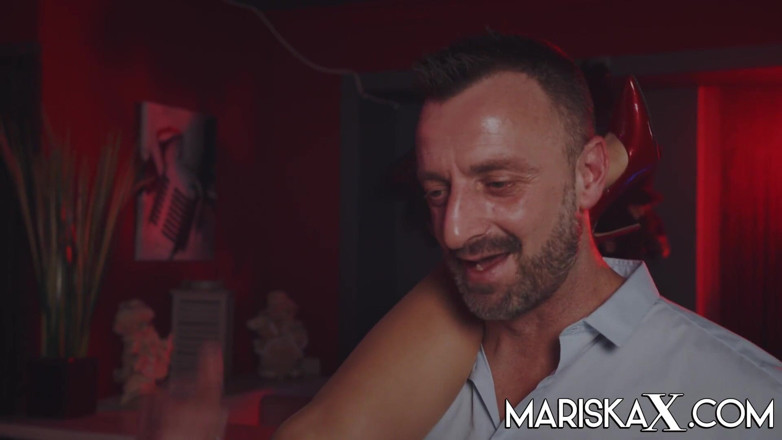 Mariska x: Mariska adoră o pulă în fiecare gaură