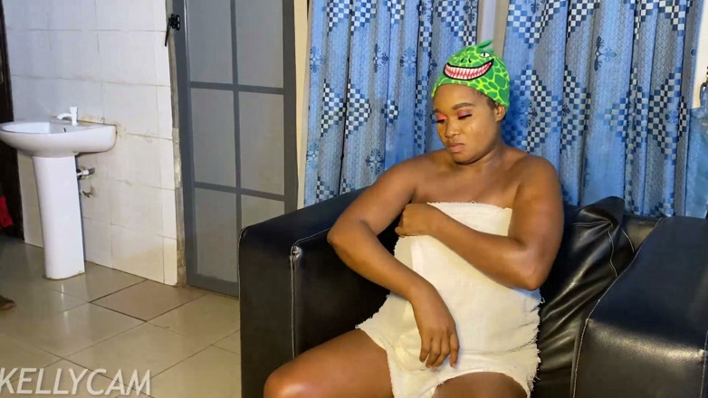 Kellycam: Ela está com tesão o tempo todo para fazer mel