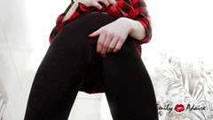 Emily Adaire: Schau zu, wie ich für dich in meine strumpfhose pisst...