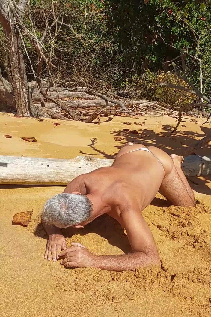 Ladysilvas: Ladysilva dengan celana dalam di pantai benar-benar pelacur nakal yang...
