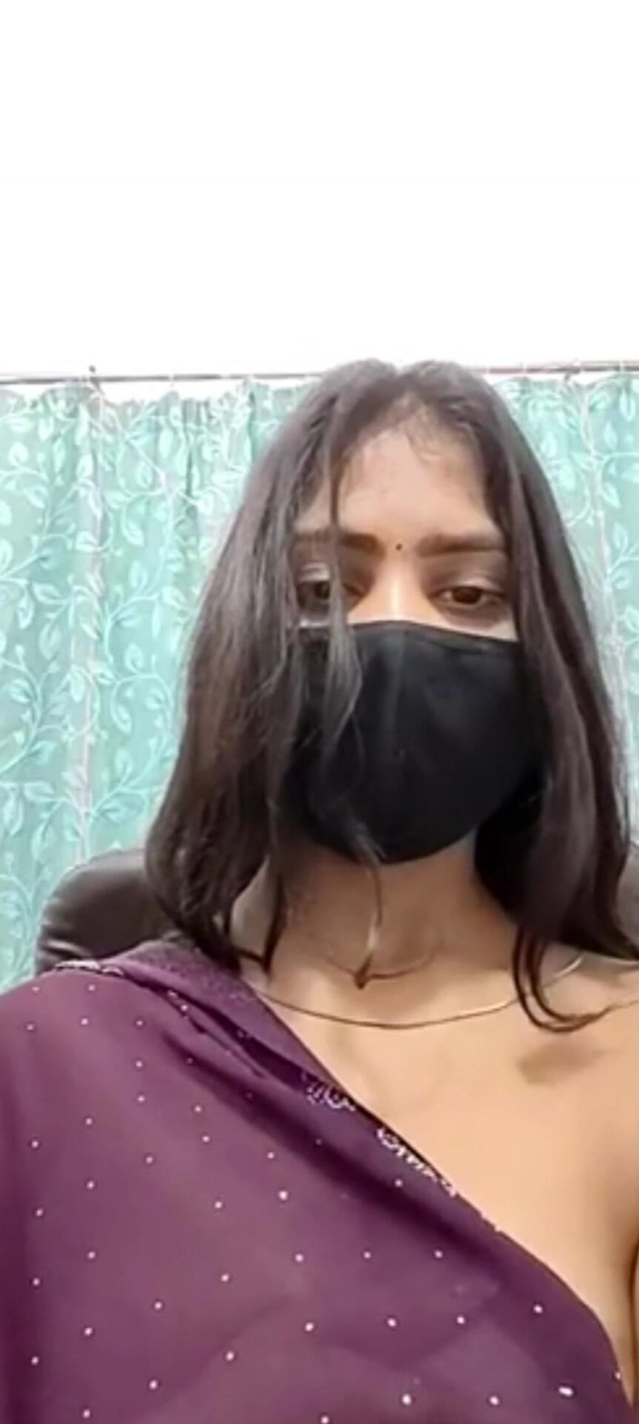 YourSexyWife: Подруга показує і тисне цицьки під час відеодзвінка