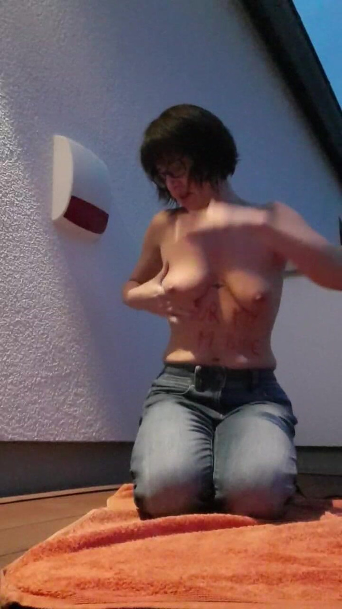 JulieEroticDress: 熟女潮吹牛仔裤Wett