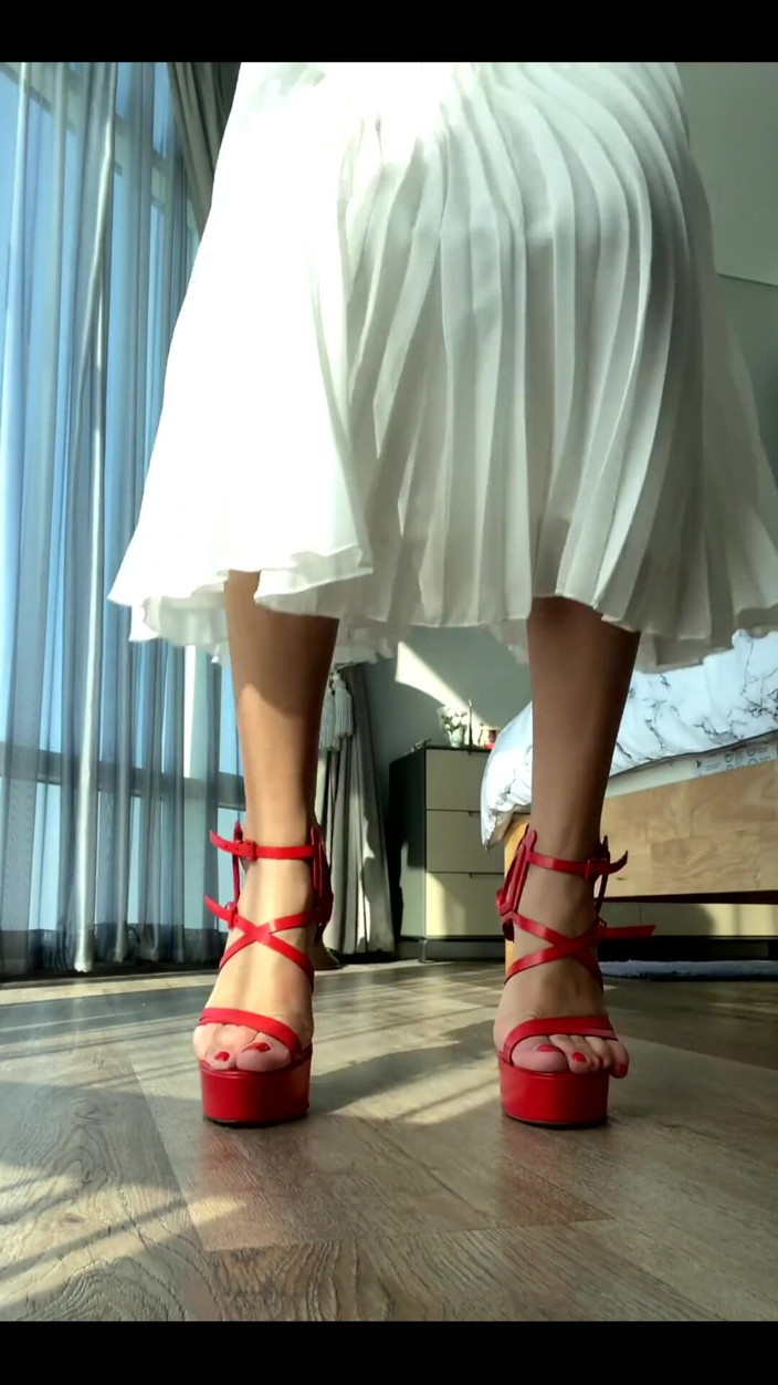Angel The Dreamgirl: Do You Like the Skirt?