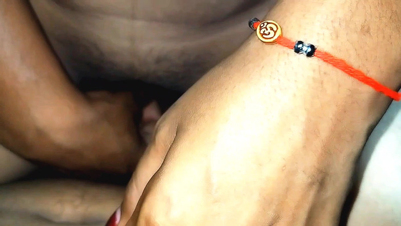 RKmasalafilms: India caliente de tetas lechosas cabalgando sobre joven