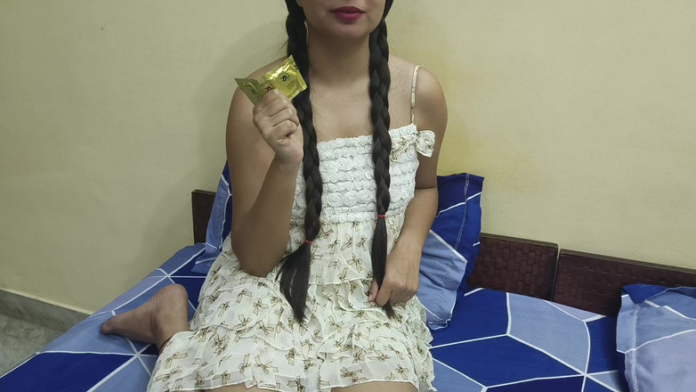 Saarabhabhi6: 美丽的印度女朋友操她的男朋友