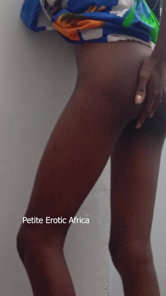 Petite Erotic Africa: Тугі дірки на маленькому коханому