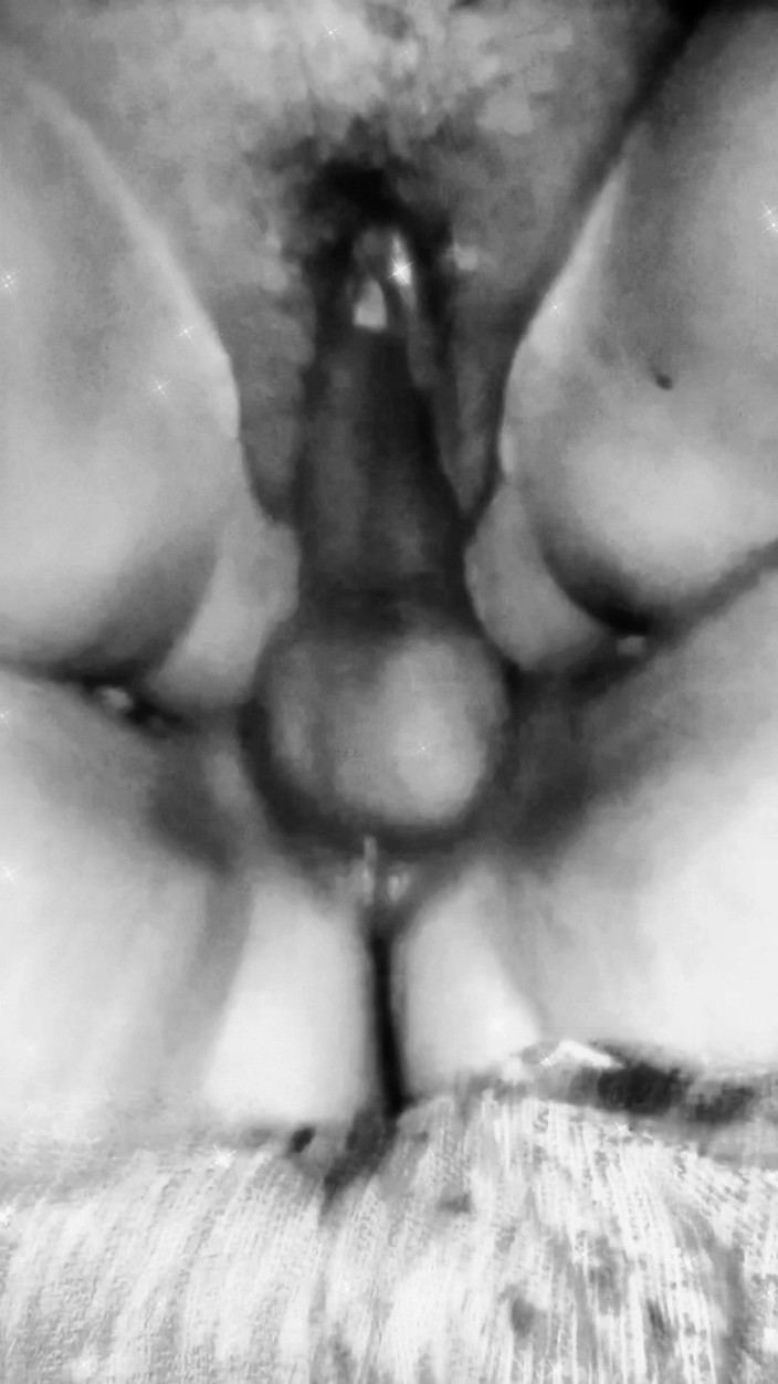 Lily & Theo: Soția mea călărește și inundă toată canapeaua cu pofta ei, dușul...