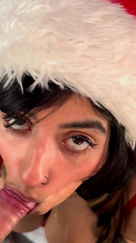Aaliyah Yasin Gets a Big Christmas Facial