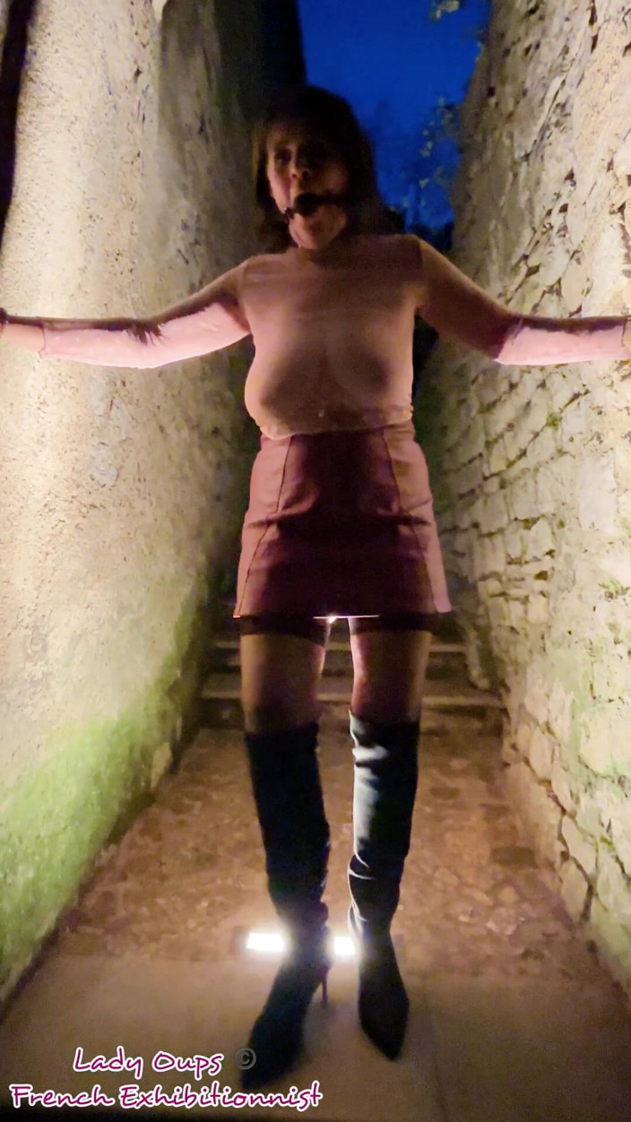 Lady Oups: Spettacoli Di Luci All'aperto per La Troia Con Stivali Alti...