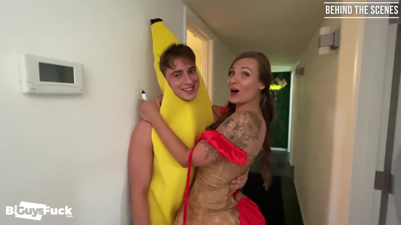 Bi Guys Fuck: What Goes Through a Virgins Mind Before He Loses It...