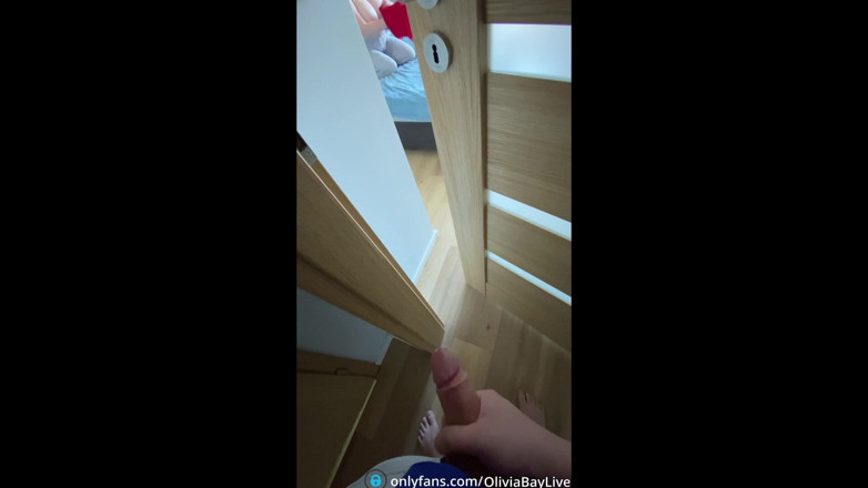 Olivia Bay: Prank basah pada adik tiri saya yang bertetek besar! Saya...