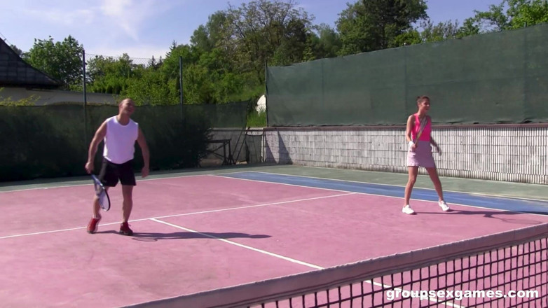 GroupSexGames: Geile gemengde dubbele tenniswedstrijd