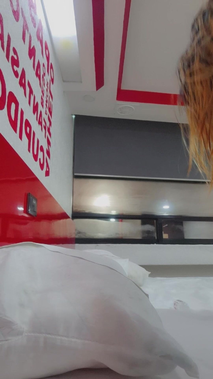 Crystal Phoenix: Popomu seviyor musun?