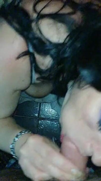 Nena chupando polla gorda